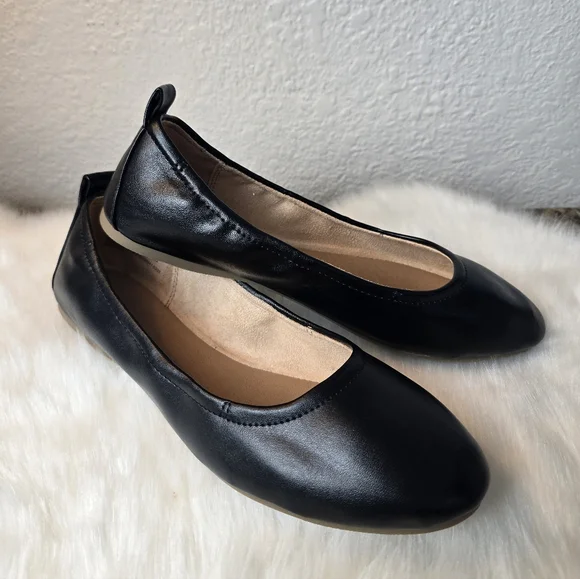 Universal Threads Classic Women's Black Flats - Picture 12 of 12